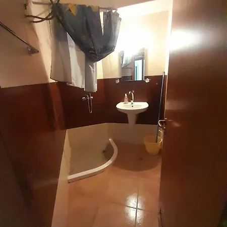 Yassen Close To Sea And Appartement