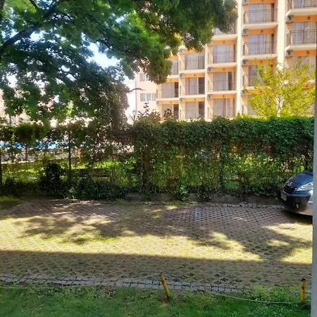 Yassen Close To Sea And Appartement