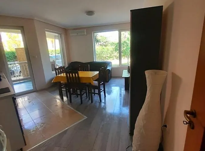 Yassen Close To Sea And Apartamento *